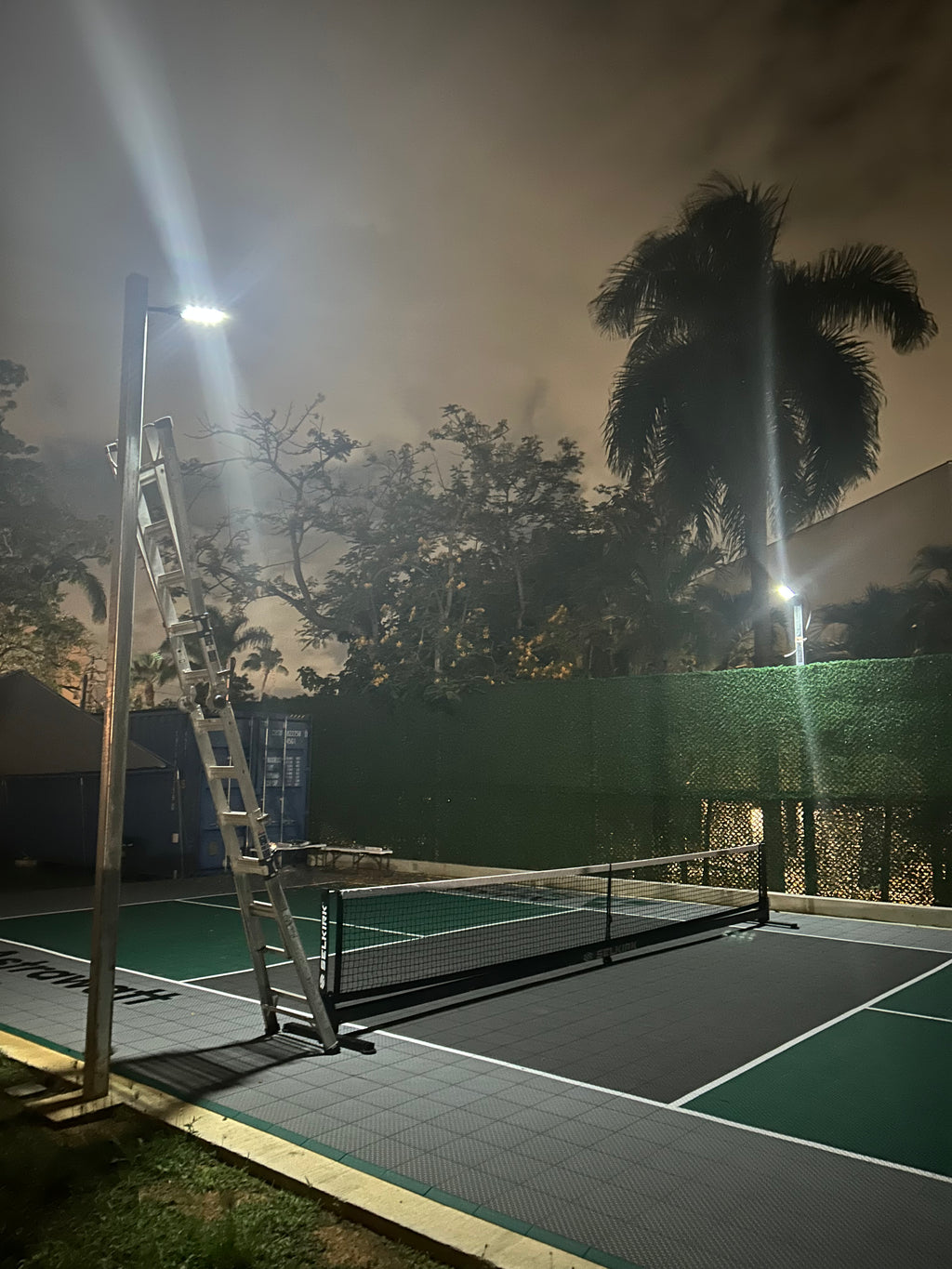 Foco Solar LED - Sensor de movimiento + fijos 300W