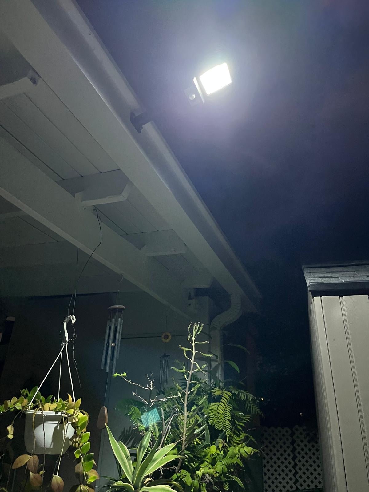 Foco Solar LED 80W con Sensor – lámpara solar exterior resistente al agua | LED Solar Puerto RicoFoco Solar LED 300W con Sensor – lámpara solar potente exterior con control remoto | LED So